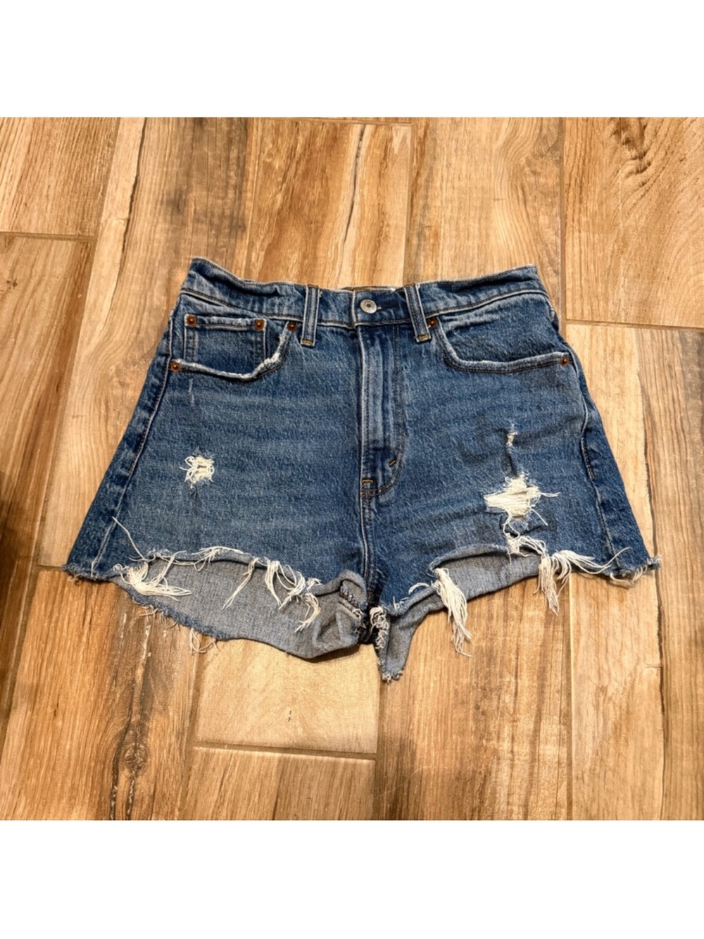 Abercrombie & Fitch The Mom Short High Rise